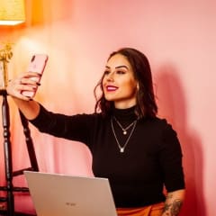 Top 10 Tips to Make Your Dating Profile Stand Out (for Women)