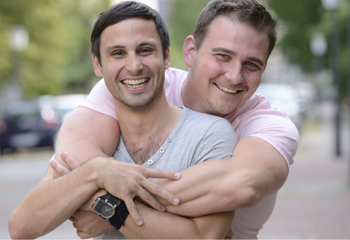 Die 4 besten Singlebörsen für Schwule in Deutschland in 2020
